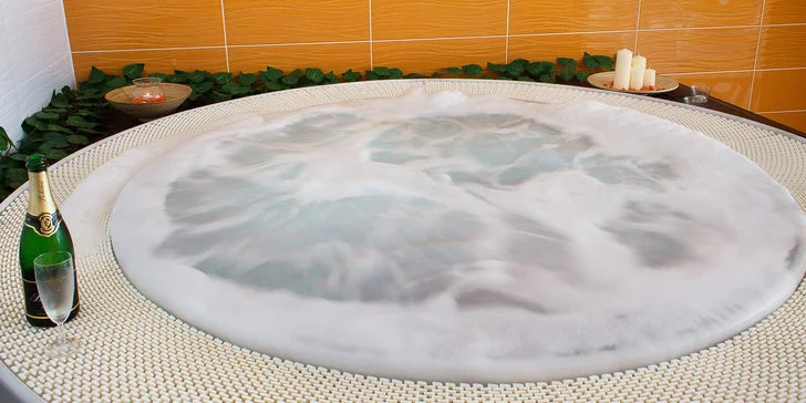 Bublinkové pohlazení: privátní wellness s dvouchodovým menu a lahví sektu na 60 nebo 120 minut