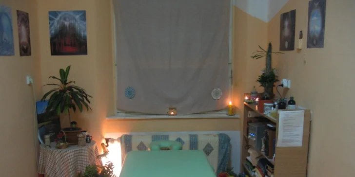 Masáže šíje, zad a ramen - speciální techniky + shiatsu a thajské nebo uvolňující aromamasáž