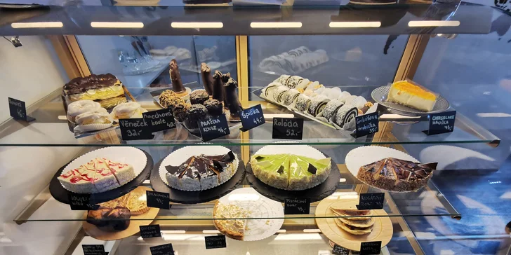 Káva s pralinkou i limonáda a cookies pro jednoho, pár i rodinu nebo čtyřčlennou partu
