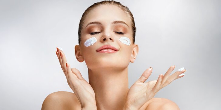 Anti-aging ošetření: kosmetická masáž s kys. hyaluronovou, zlatá liftingová maska i úprava obočí a řas