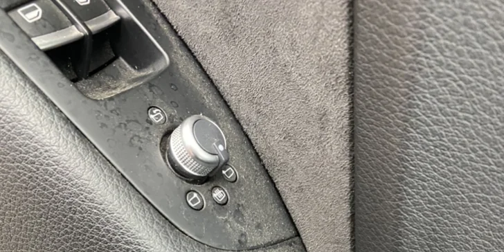 Auto jako nové: rozleštění světlometů, mytí interiéru, aplikace tvrdého vosku i oživení laku