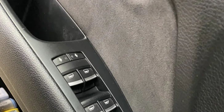 Auto jako nové: rozleštění světlometů, mytí interiéru, aplikace tvrdého vosku i oživení laku