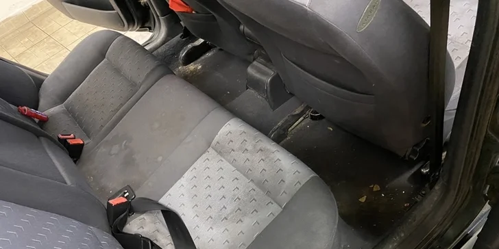Auto jako nové: rozleštění světlometů, mytí interiéru, aplikace tvrdého vosku i oživení laku