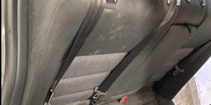 Auto jako nové: rozleštění světlometů, mytí interiéru, aplikace tvrdého vosku i oživení laku
