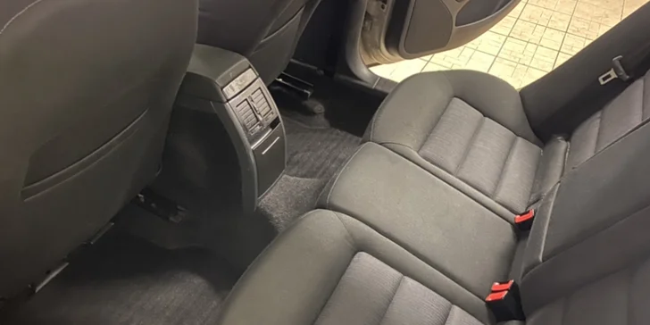 Auto jako nové: rozleštění světlometů, mytí interiéru, aplikace tvrdého vosku i oživení laku