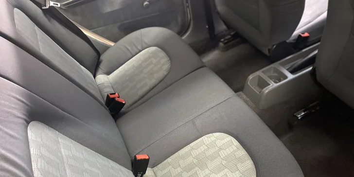Auto jako nové: rozleštění světlometů, mytí interiéru, aplikace tvrdého vosku i oživení laku