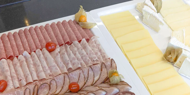 Reštaurácia sa pýši tradičnými bavorsko-šumavskými špecialitami aj modernou kuchyňou.