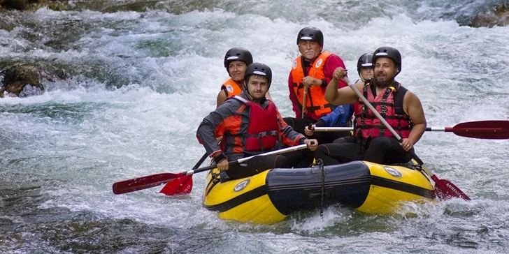 Adrenalin na řece: rafting, kajaky a kanoe v Rakousku s veškerým vybavením a možností dopravy i ubytováním