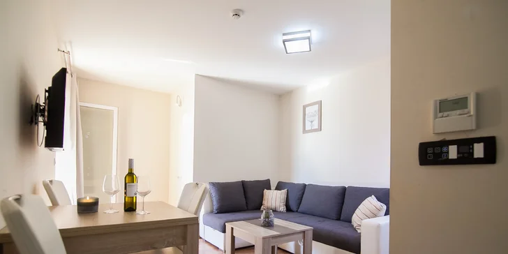 Dovolená na Makarské riviéře: apartmán se snídaní, bazén neomezeně