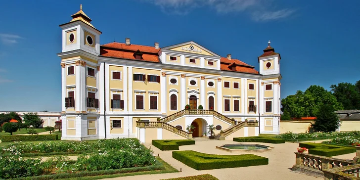 Jarní dovolená pro dva na jižní Moravě: polopenze, víno i koupání