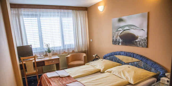 Jarní dovolená pro dva na jižní Moravě: polopenze, víno i koupání