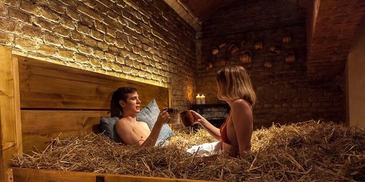 Hodinový relax pro dva v pivních a vinných lázních Pramen