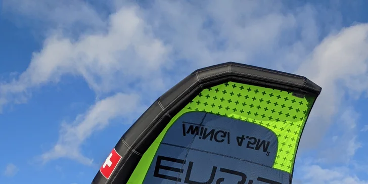 Vyzkoušejte wing-surfing: individuální 2hod. kurz vč. zapůjčení vybavení