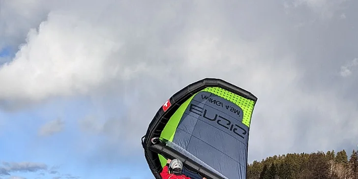 Vyzkoušejte wing-surfing: individuální 2hod. kurz vč. zapůjčení vybavení