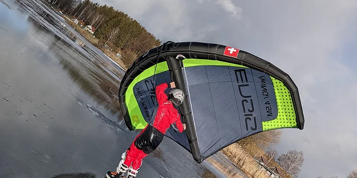 Vyzkoušejte wing-surfing: individuální 2hod. kurz vč. zapůjčení vybavení