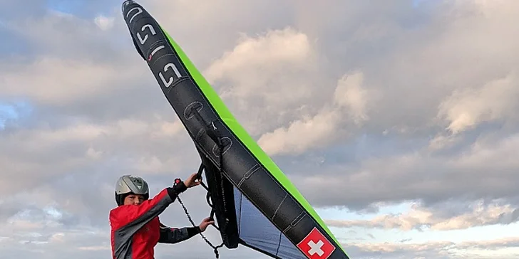 Vyzkoušejte wing-surfing: individuální 2hod. kurz vč. zapůjčení vybavení