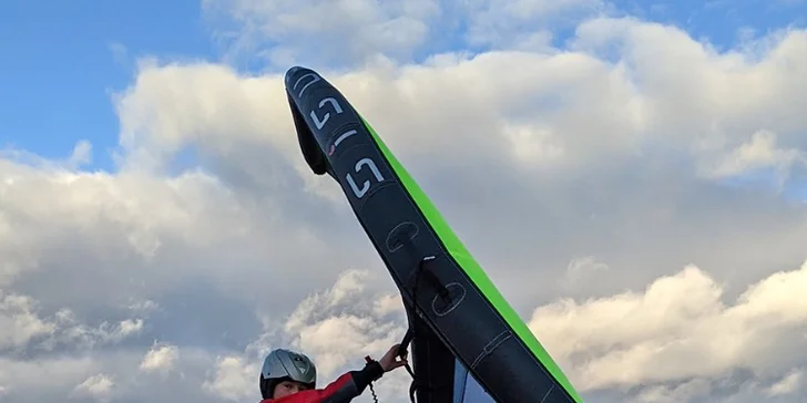 Vyzkoušejte wing-surfing: individuální 2hod. kurz vč. zapůjčení vybavení