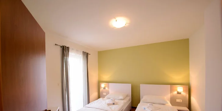 Pěkně zařízené apartmány až pro 6 osob kousek od pláže na jihu Istrie
