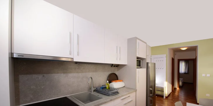 Pěkně zařízené apartmány až pro 6 osob kousek od pláže na jihu Istrie