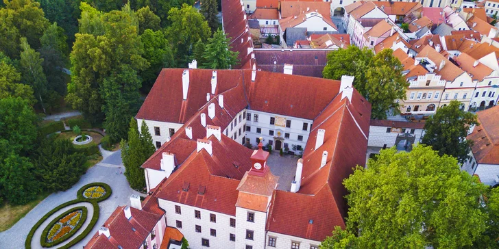 Pobyt v chatě v CHKO Třeboňsko: vybavená kuchyně, travnatá pláž u rybníka
