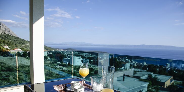 Parádní dovolená na Makarské riviéře: ubytování v apartmánu s bazénem, 900 m od pláže