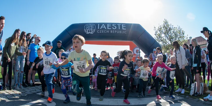 V posledním závodě se zúčastnilo více než 150 dětí. 