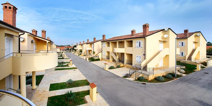Pěkně zařízené apartmány až pro 6 osob kousek od pláže na jihu Istrie