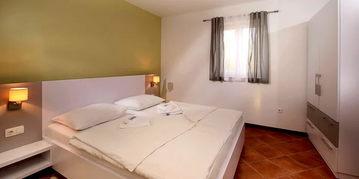 Pěkně zařízené apartmány až pro 6 osob kousek od pláže na jihu Istrie