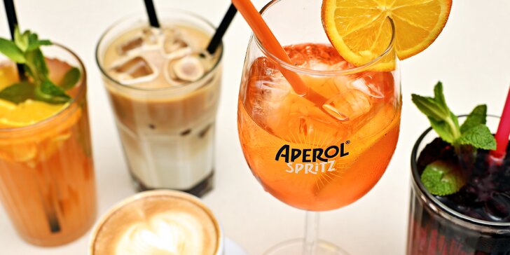 Dejte si drink v centru Prahy: aperol, limonáda, cappuccino i ledové latté