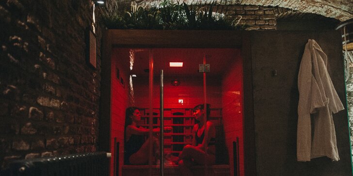 90minutový romantický balíček v privátním wellness: vířivka, sauna i občerstvení