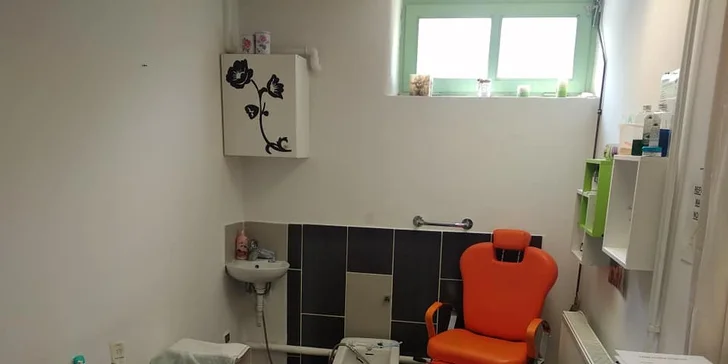 Péče o vaše nohy: Mokrá pedikúra s možností gel laku nebo i masáže