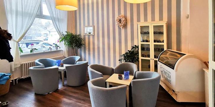 Káva s pralinkou i limonáda a cookies pro jednoho, pár i rodinu nebo čtyřčlennou partu