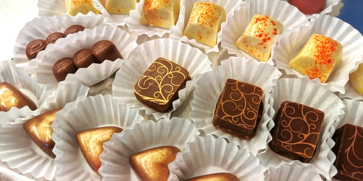 Káva s pralinkou i limonáda a cookies pro jednoho, pár i rodinu nebo čtyřčlennou partu