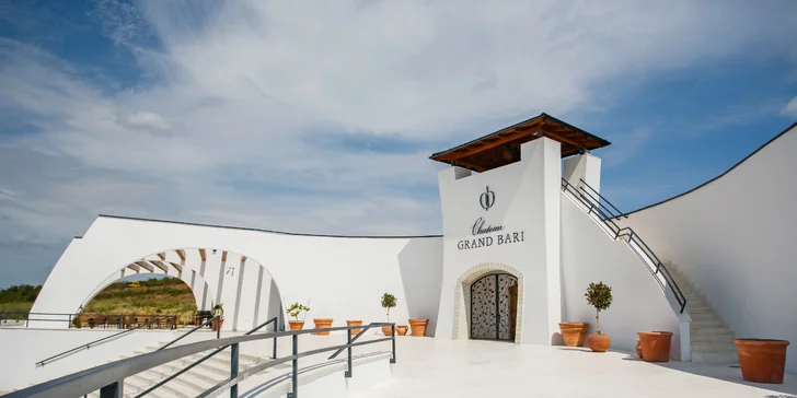 Vinařský unikát na Tokaji: jedinečné ubytování v Chateau Grand Bari se snídaní i degustací