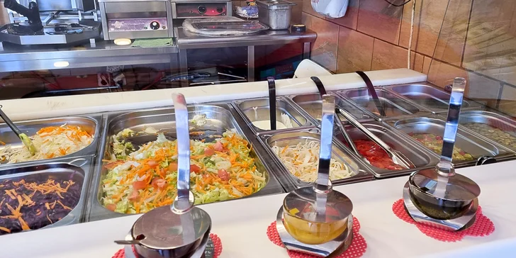 Kebab, falafel či pizza ve Strašnicích s sebou: v tortille, pita chlebu i skupinová porce s nápojem