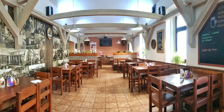 Tříchodové menu pro dva: předkrm, burger s hranolky nebo krevety i borůvkový knedlík na závěr