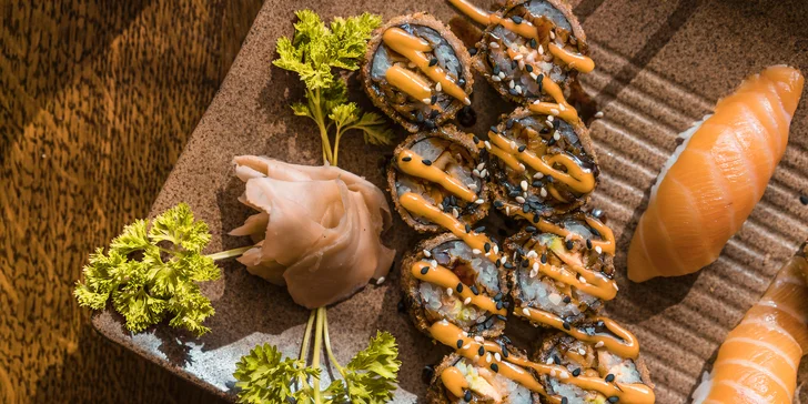 Set s 18 až 58 kousky sushi: sashimi, maki i nigiri s rybami, krevetami a zeleninou