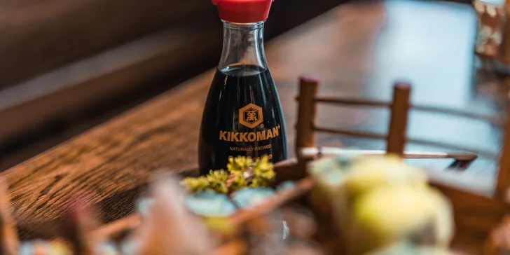 Set s 18 až 58 kousky sushi: sashimi, maki i nigiri s rybami, krevetami a zeleninou