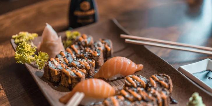 Set s 18 až 58 kousky sushi: sashimi, maki i nigiri s rybami, krevetami a zeleninou