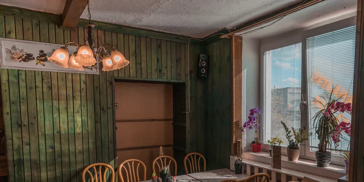 Hlavní vietnamské jídlo podle výběru s kuřecím, hovězím nebo kachnou