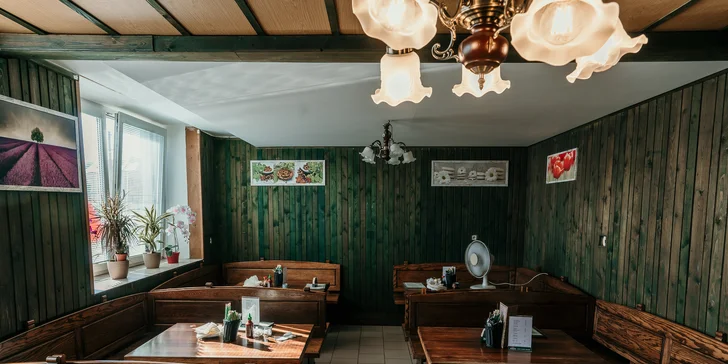 Hlavní vietnamské jídlo podle výběru s kuřecím, hovězím nebo kachnou