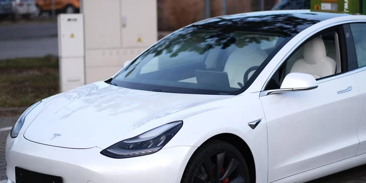 Jízda budoucnosti v Tesle Model 3 Performance: 30 až 60 min. spolujízdy i řízení