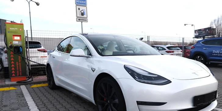 Jízda budoucnosti v Tesle Model 3 Performance: 30 až 60 min. spolujízdy i řízení