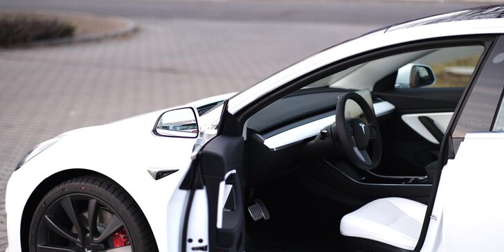 Jízda budoucnosti v Tesle Model 3 Performance: 30 až 60 min. spolujízdy i řízení