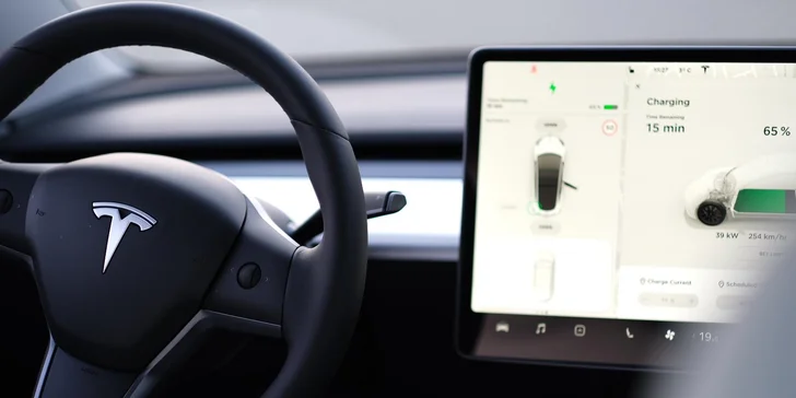 Jízda budoucnosti v Tesle Model 3 Performance: 30 až 60 min. spolujízdy i řízení