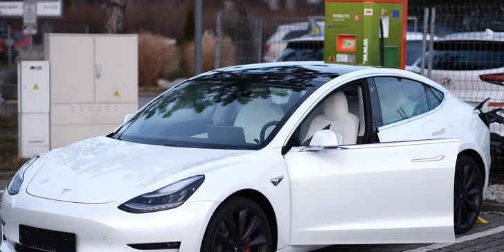 Jízda budoucnosti v Tesle Model 3 Performance: 30 až 60 min. spolujízdy i řízení