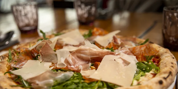 Vstup na Žižkovskou věž a pizza podle výběru v restauraci Miminoo