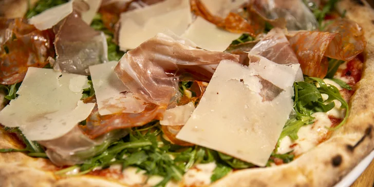 Vstup na Žižkovskou věž a pizza podle výběru v restauraci Miminoo