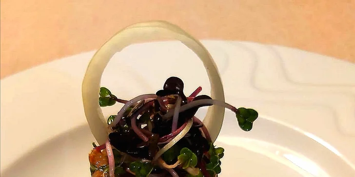Neomezený vstup do wellness, 30 min. v privátní vířivce i dvouchodové masové menu pro 2 osoby