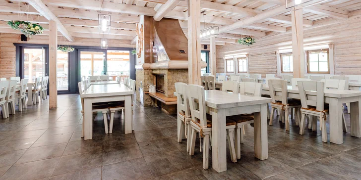 V balíčku je polopenze, která se podává v krásné restauraci. Snídaně i večeře jsou bufetové.